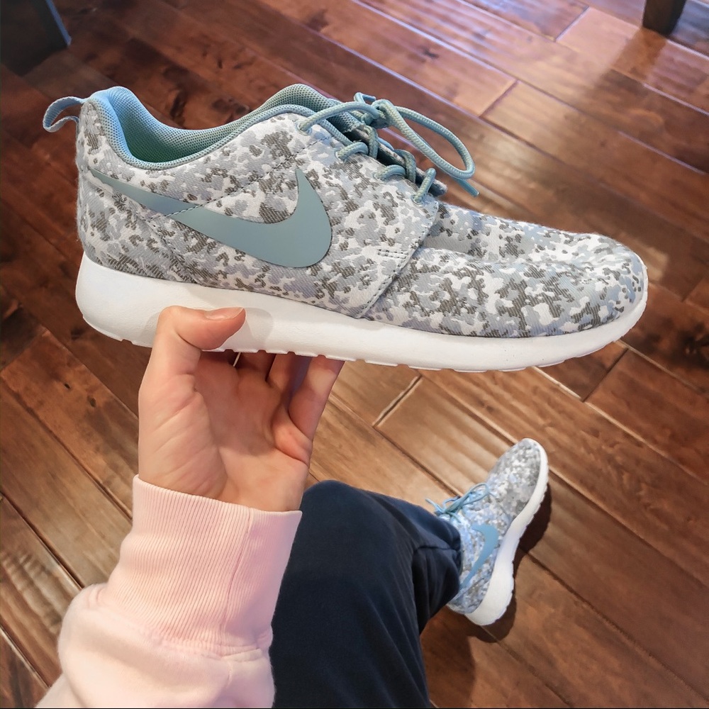nike roshe run digi camo sneakers